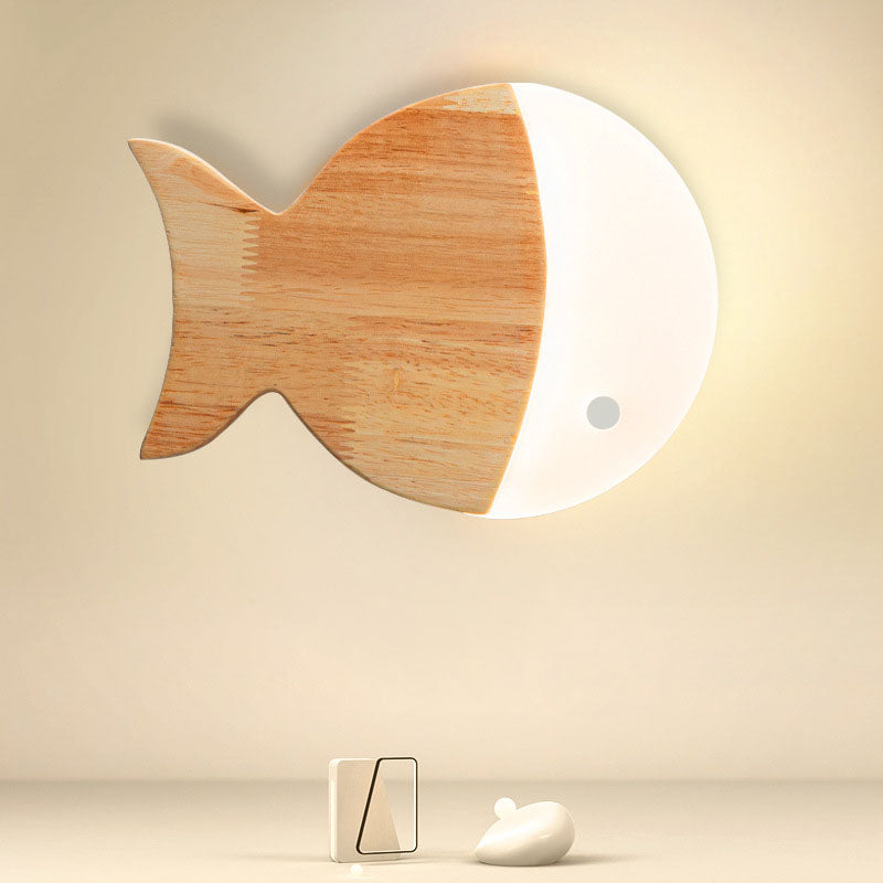 مصباح حائط LED بتصميم سمكة صغيرة إبداعي بسيط من الخشب بتصميم نورديك