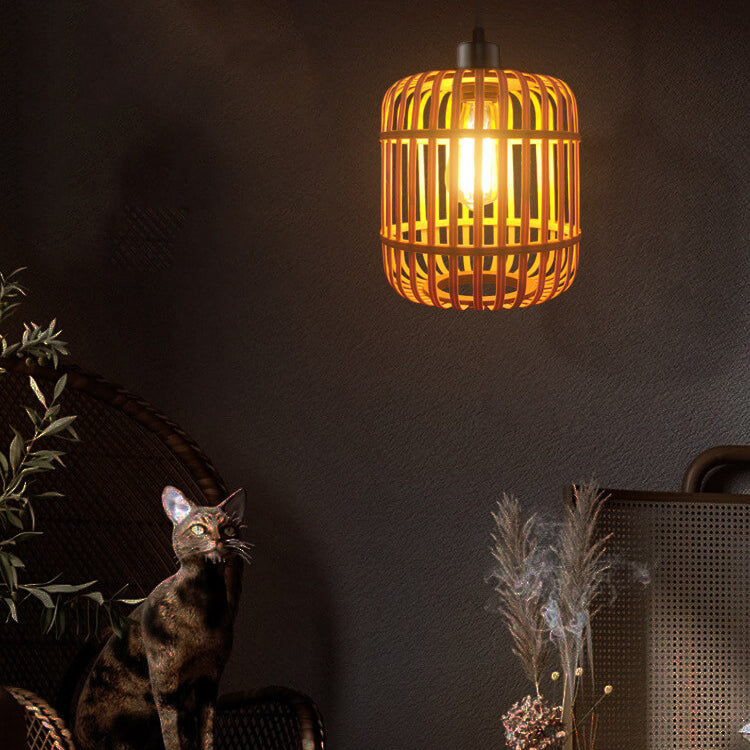 مصباح معلق حديث من الخيزران والروطان بتصميم قفص طيور مجوف، مزود بمصباح واحد