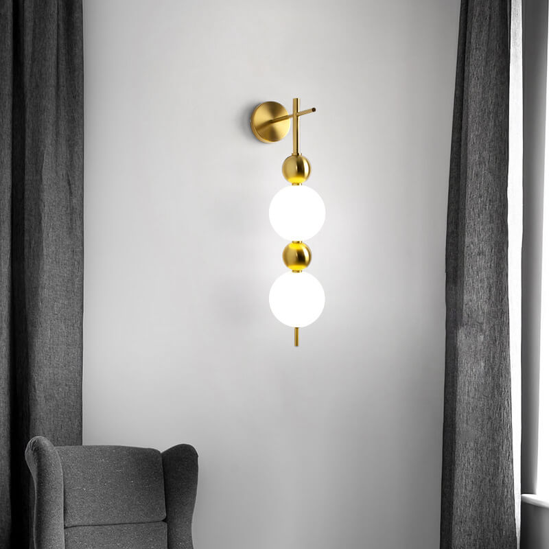 مصباح حائط LED بسلسلة من القرع بتصميم بسيط على الطراز الاسكندنافي
