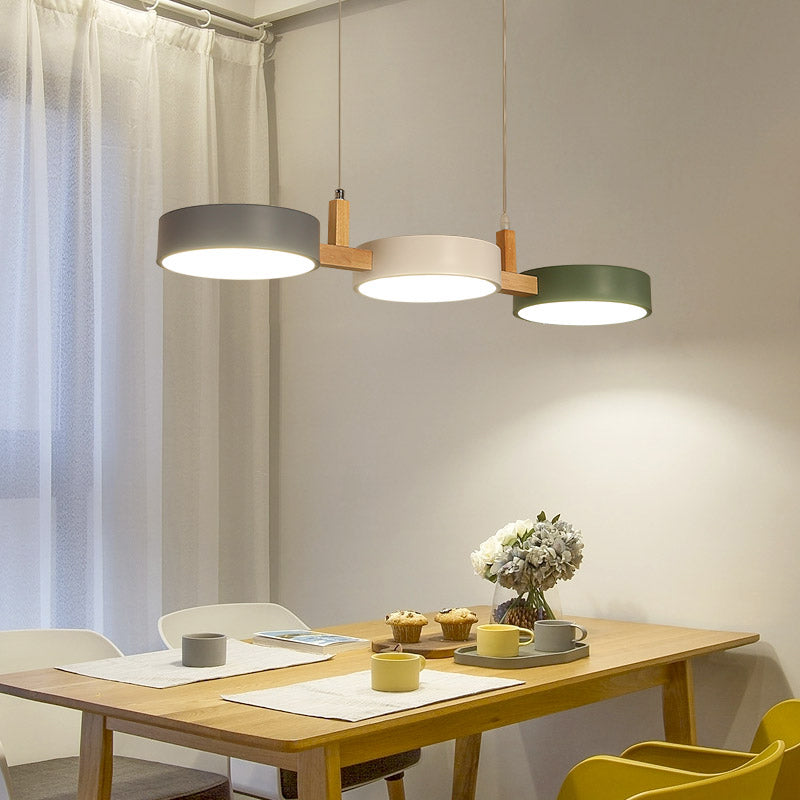 ثريا جزيرة LED معاصرة من الخشب الصلب مصنوعة من الأكريليك والمعدن بتصميم دائري على طراز الماكارون الإسكندنافي لغرفة الطعام