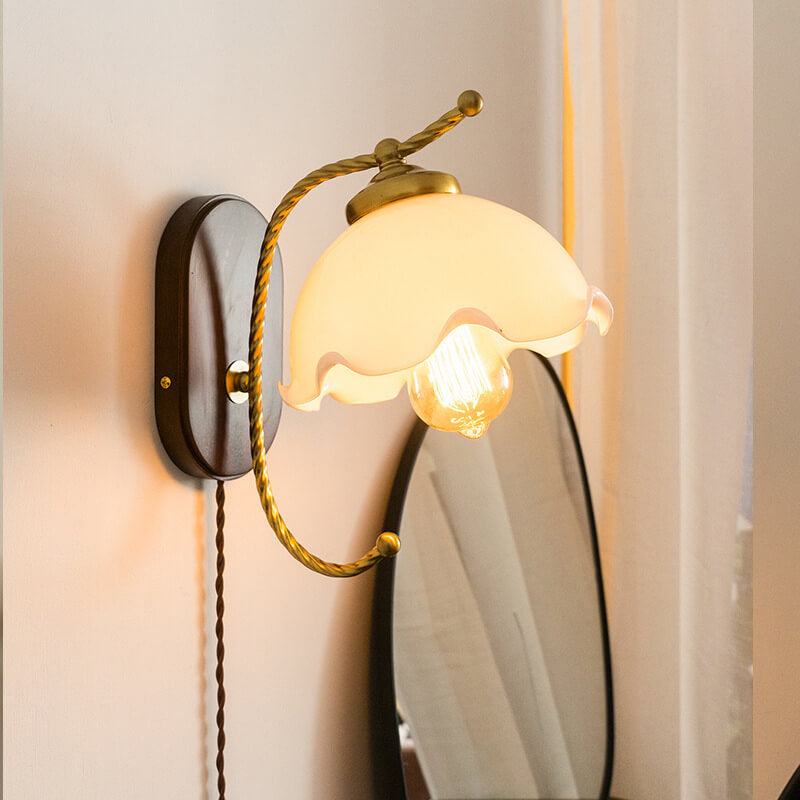 French Vintage Cream Glass Petal 1-Light Wall Sconce Lamp