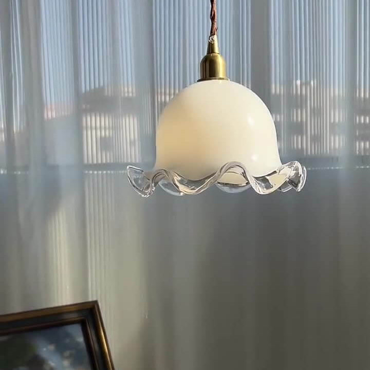 مصباح معلق من الزجاج الأبيض من Vintage Pod Milk، مزود بمصباح واحد