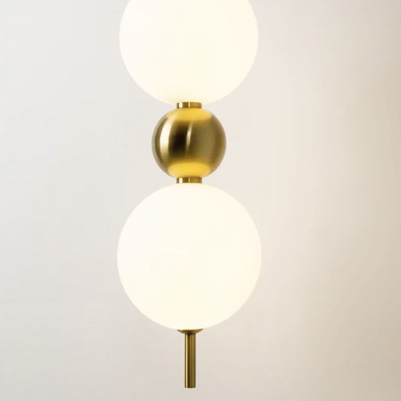 مصباح حائط LED بسلسلة من القرع بتصميم بسيط على الطراز الاسكندنافي