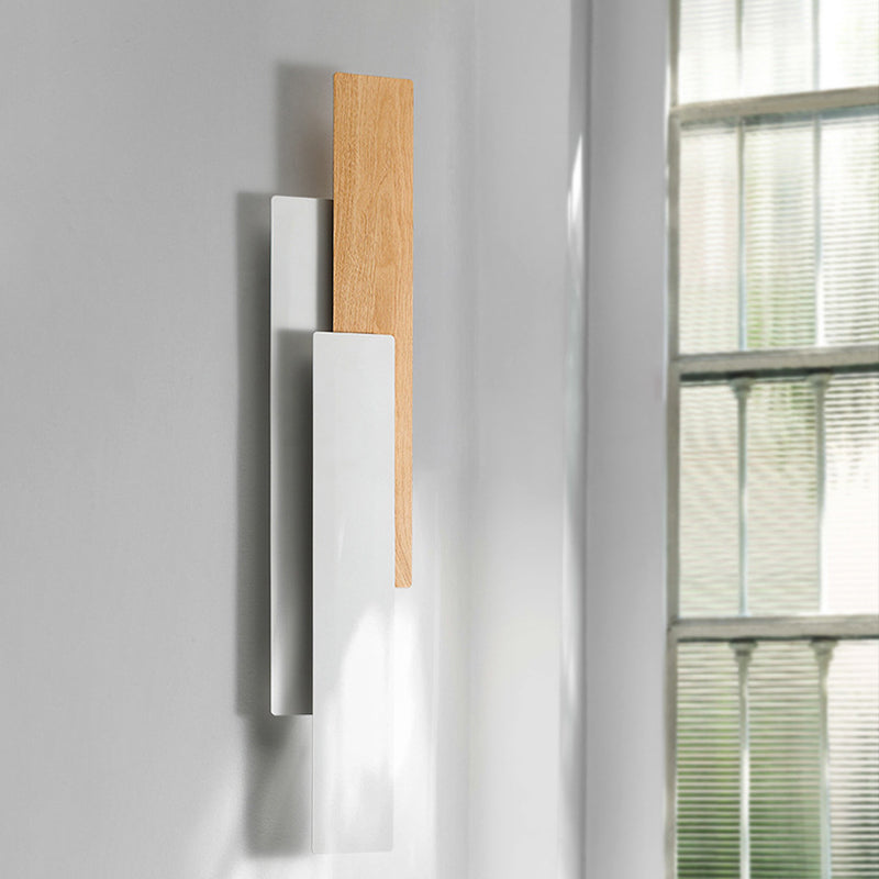 現代的なシンプルさ、木目調の質感、幾何学的な鉄製長方形LED壁取り付け用燭台ランプ、リビングルーム用