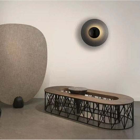 リビングルームに最適な、現代的なスカンジナビア風ラウンドアイアンLEDウォールスコンスランプ