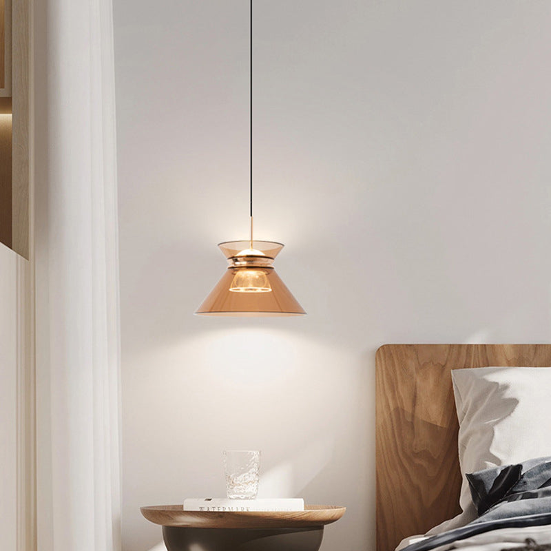 مصباح LED بتصميم الساعة الرملية المدبب المصنوع من الألومنيوم والأكريليك بتصميم بسيط وعصري لوضعه بجانب السرير