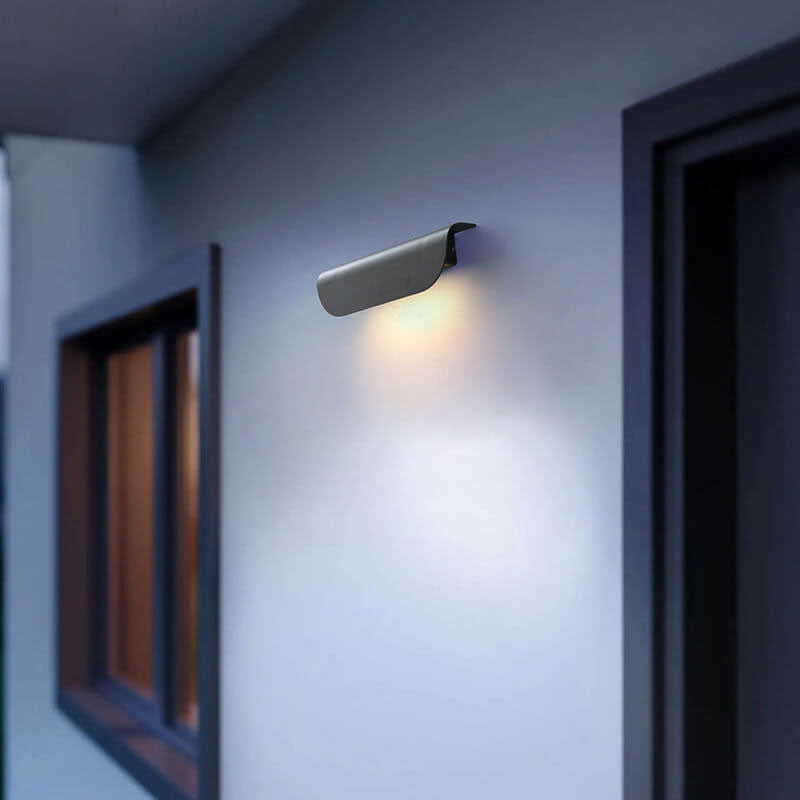 مصباح حائط LED طويل من الألومنيوم بسيط ومقاوم للماء في الهواء الطلق