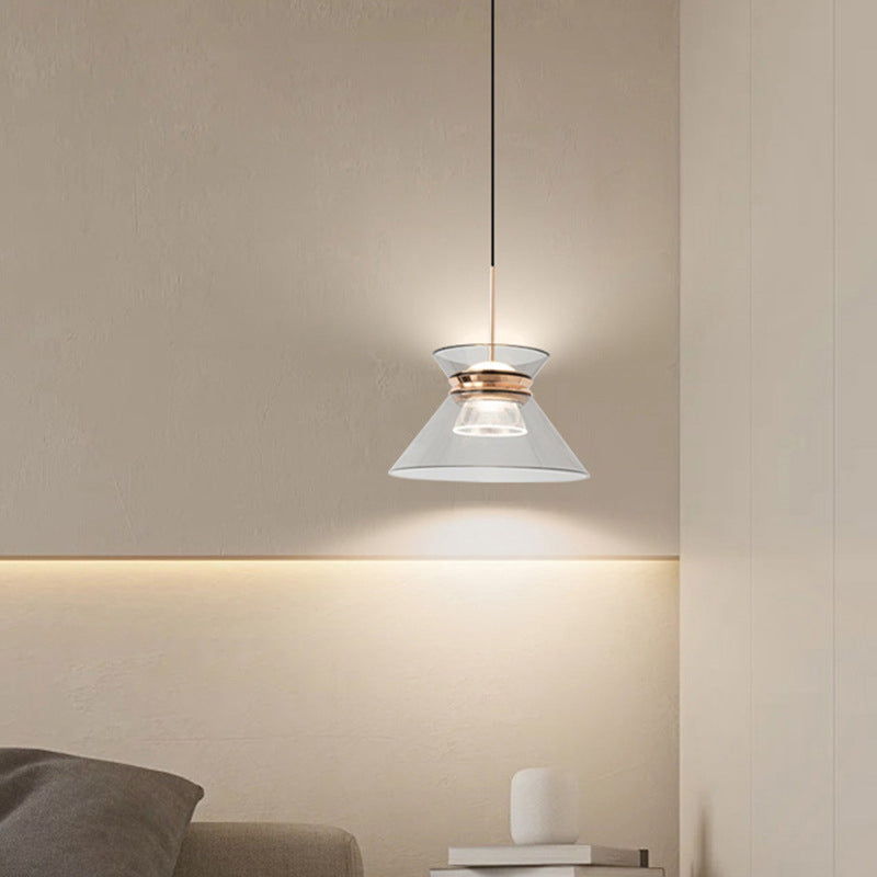 مصباح LED بتصميم الساعة الرملية المدبب المصنوع من الألومنيوم والأكريليك بتصميم بسيط وعصري لوضعه بجانب السرير