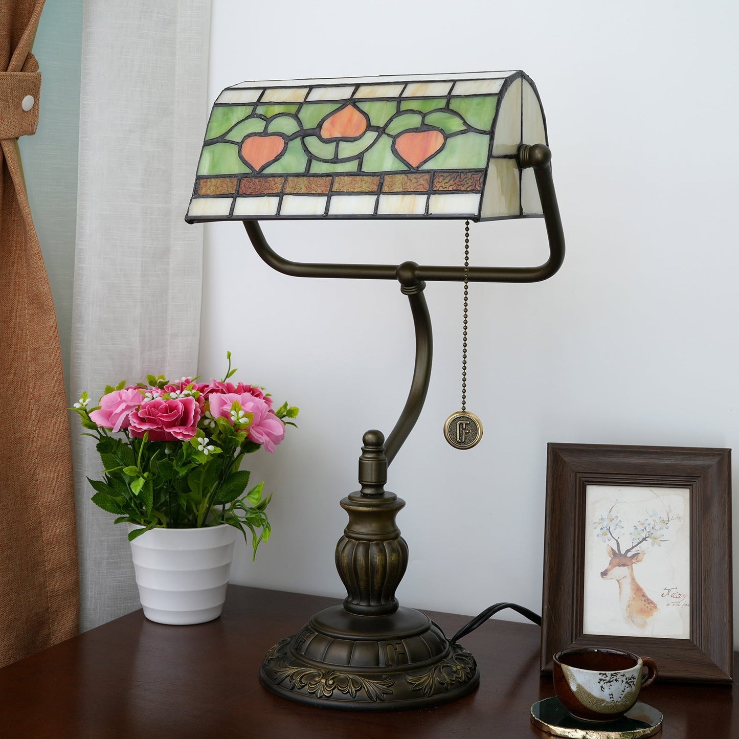 Traditional Tiffany Heart Design Stained Glass Resin Iron 1-Light Table Lamp For Bedroom