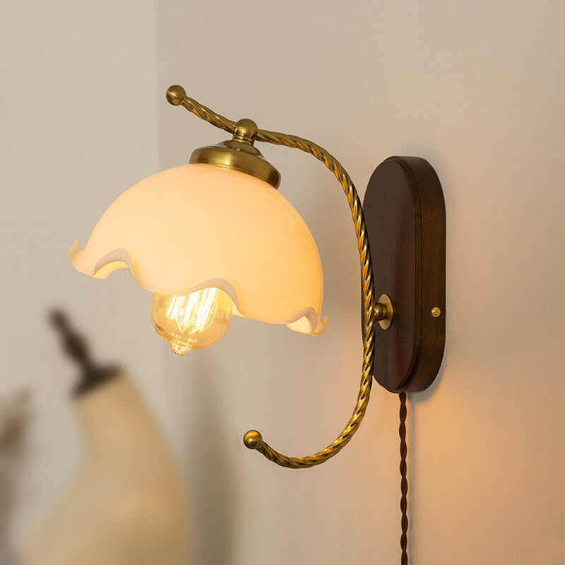 French Vintage Cream Glass Petal 1-Light Wall Sconce Lamp