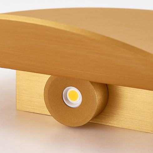 مصباح حائط LED على شكل قرص مطوي من الألومنيوم المصقول بتصميم دنماركي بسيط