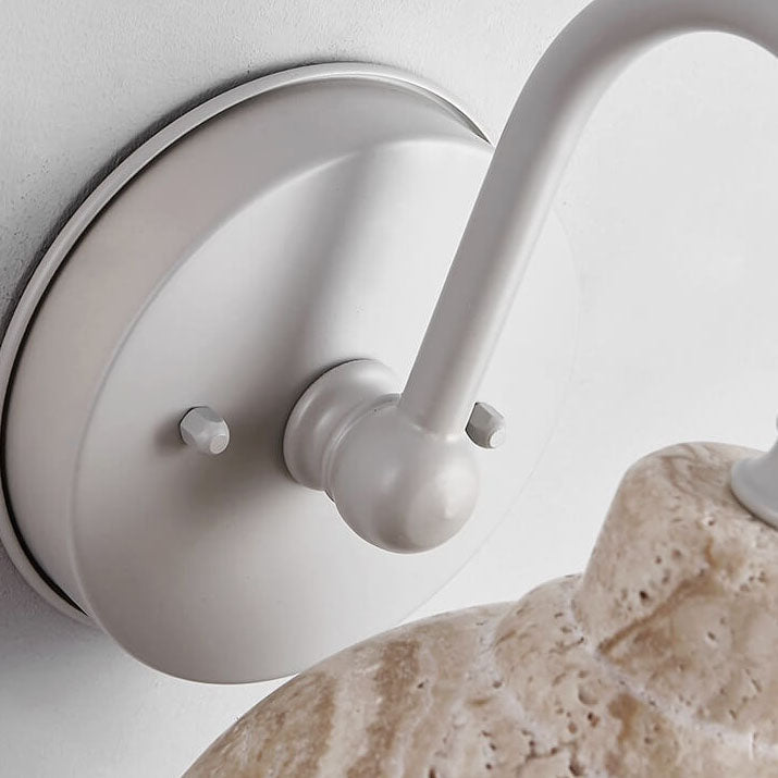 مصباح حائطي ياباني بسيط على شكل وعاء من حجر الترافرتين الأصفر، مزود بمصباح واحد