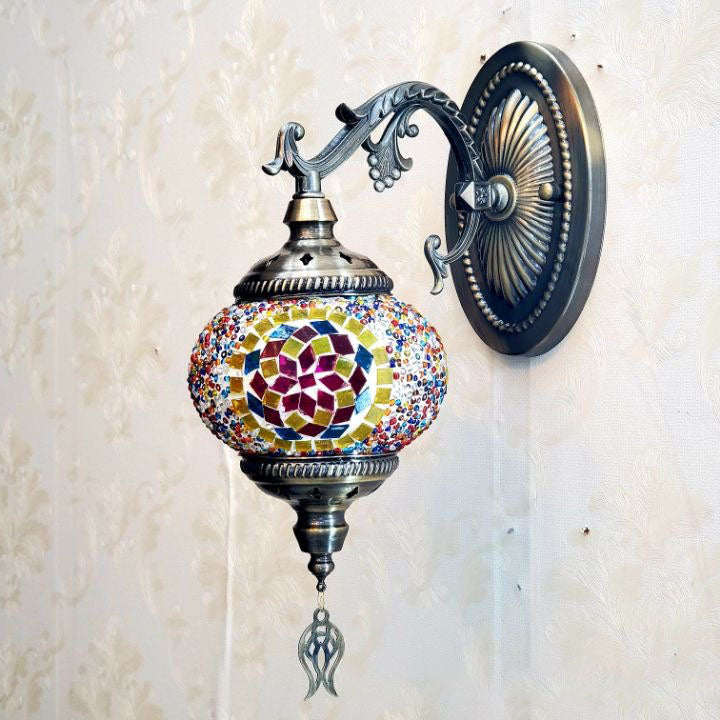 مصباح حائط أوروبي عتيق من الزجاج المتشقق ذو ضوء واحد