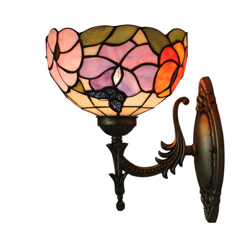 مصباح حائطي أوروبي من تيفاني بتصميم وعاء فراشات مزهر، مزود بإضاءة واحدة