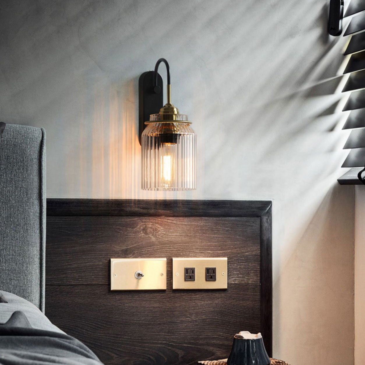 أسطوانة حديد زجاجية فاخرة حديثة بإضاءة واحدة لغرفة النوم