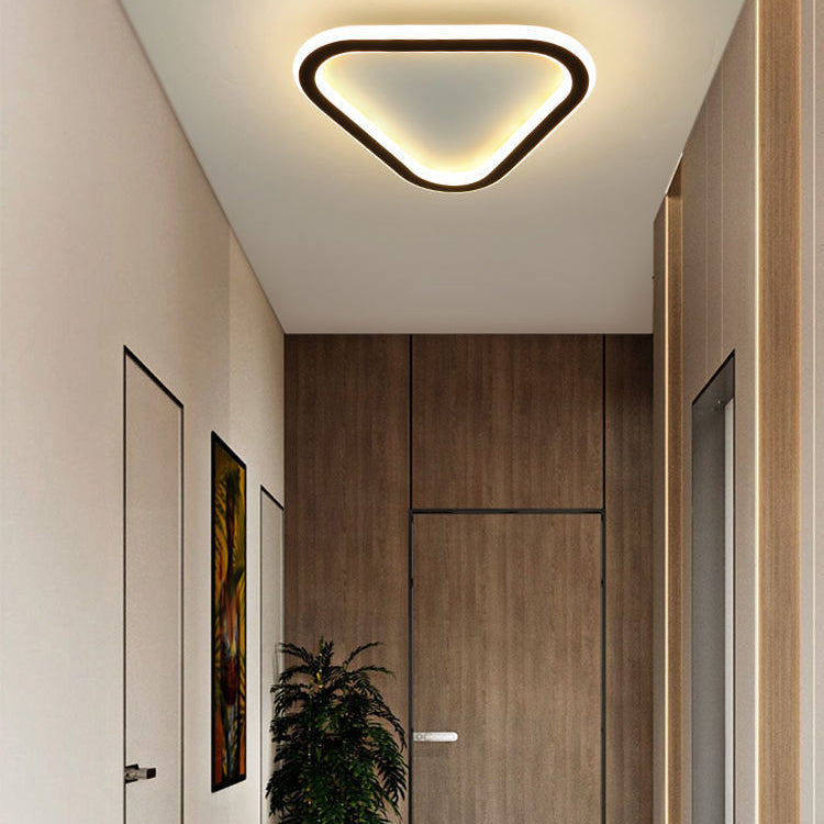 مصباح سقف LED معدني هندسي معاصر من الحديد بتصميم اسكندنافي، يُثبّت في الردهة