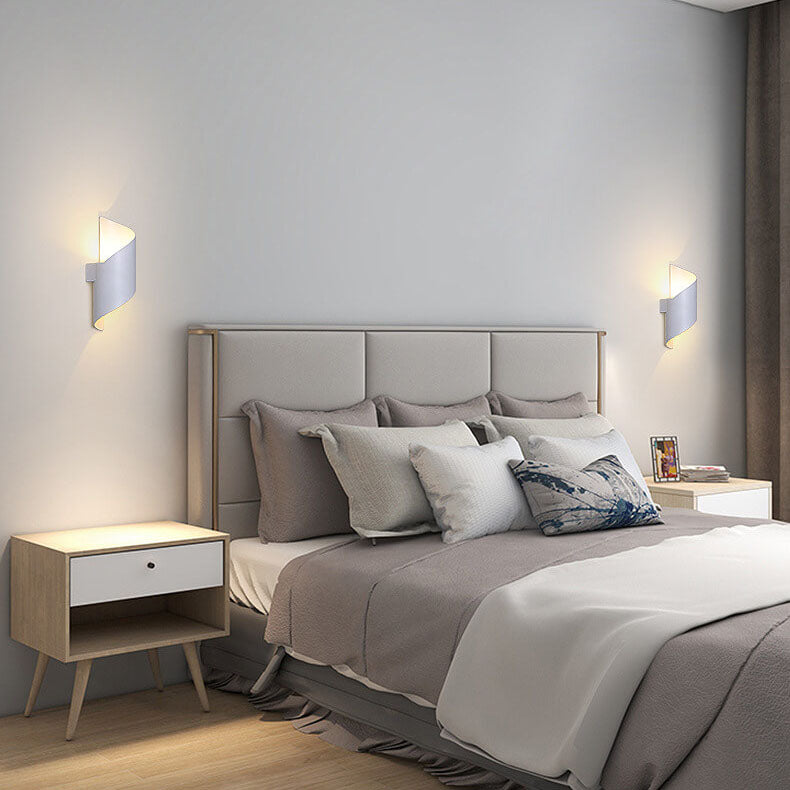 Modern Creative Bending Aluminum Outdoor Indoor Waterproof LED Wall Sconce Lamp