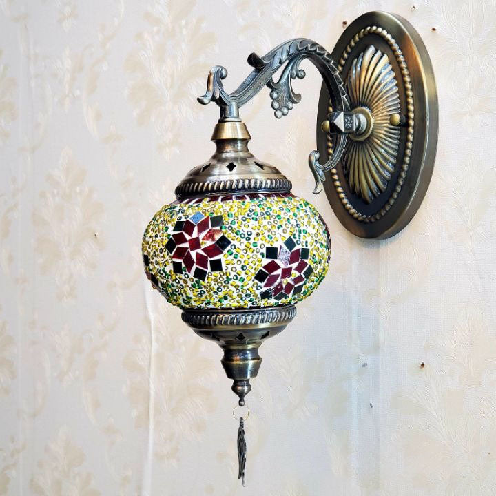 مصباح حائط أوروبي عتيق من الزجاج المتشقق ذو ضوء واحد