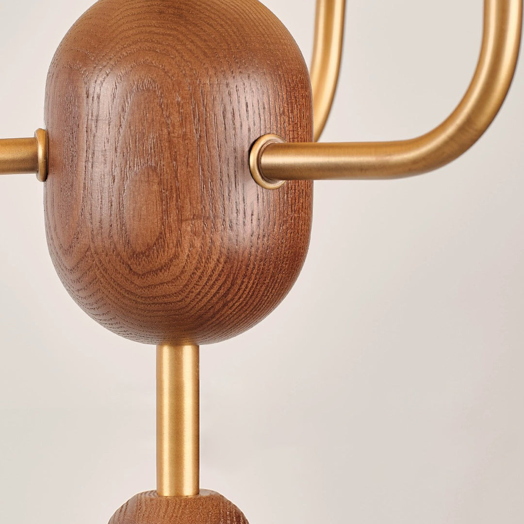 مصباح معلق فرنسي تقليدي مصنوع من المعدن والخشب والقماش مع حافة مزخرفة بثلاث مصابيح لغرفة الطعام