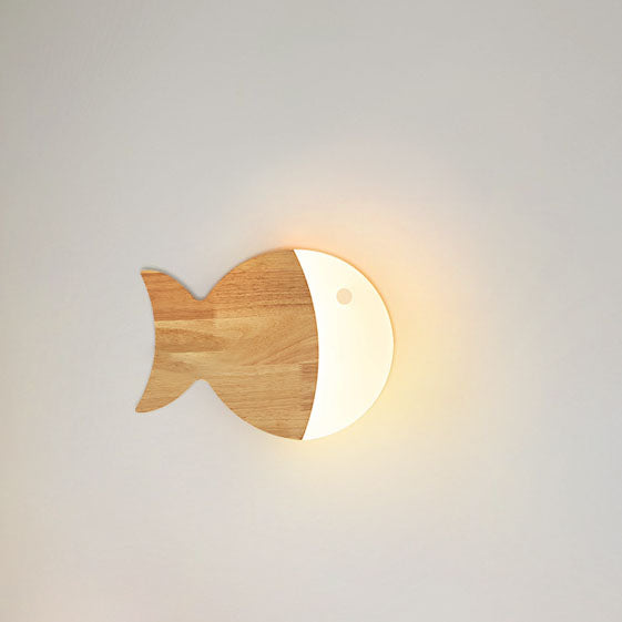 مصباح حائط LED بتصميم سمكة صغيرة إبداعي بسيط من الخشب بتصميم نورديك