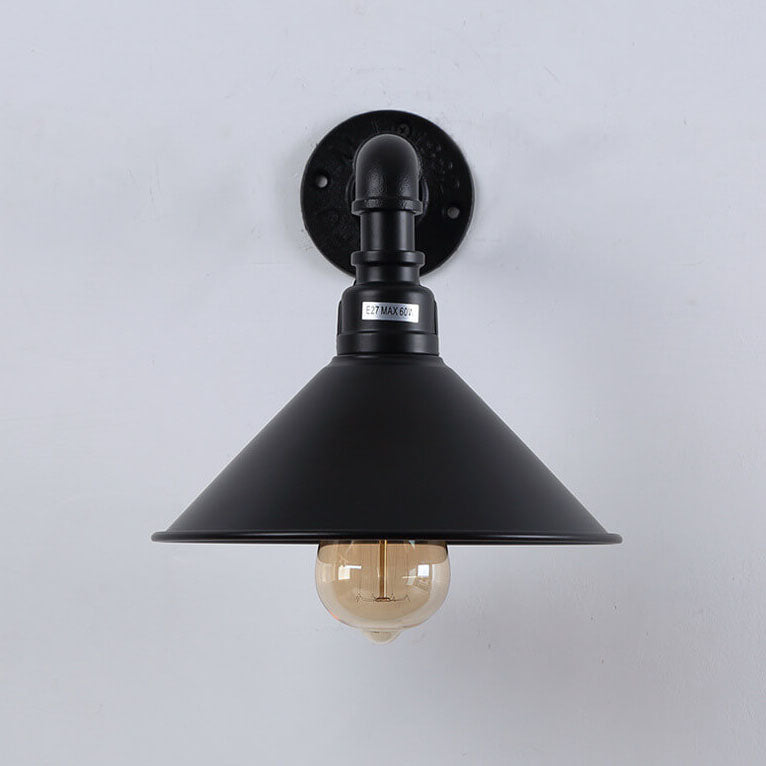 مصباح حائطي عتيق من الحديد الصناعي مزود بضوء واحد