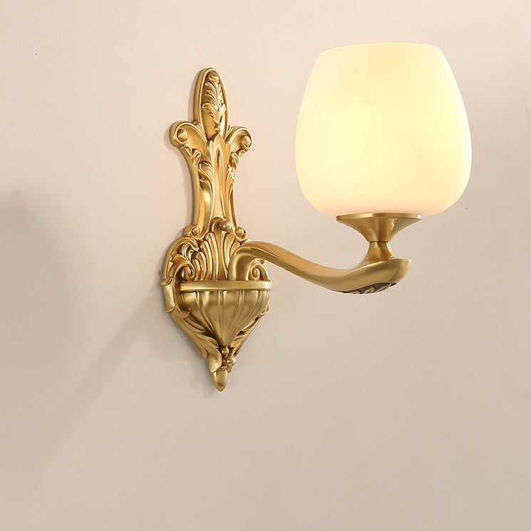 مصباح حائط فاخر على شكل كأس زجاجي نحاسي أوروبي بقاعدة منحوتة بنصف ضوء