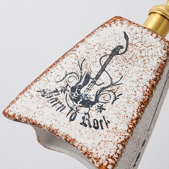 مصباح معلق ياباني عتيق من النحاس والسيراميك على شكل مخروط مربع الشكل مزود بمصباح واحد