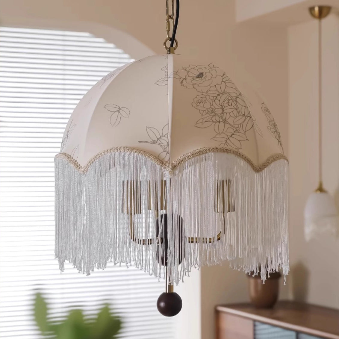 مصباح معلق فرنسي تقليدي دائري من الحديد والخشب والقماش بثلاثة مصابيح لغرفة المعيشة