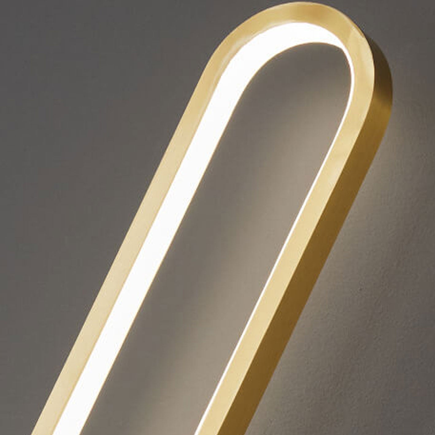 مصباح حائط LED فاخر من Nordic Light مزود بحلقة طويلة من النحاس بالكامل