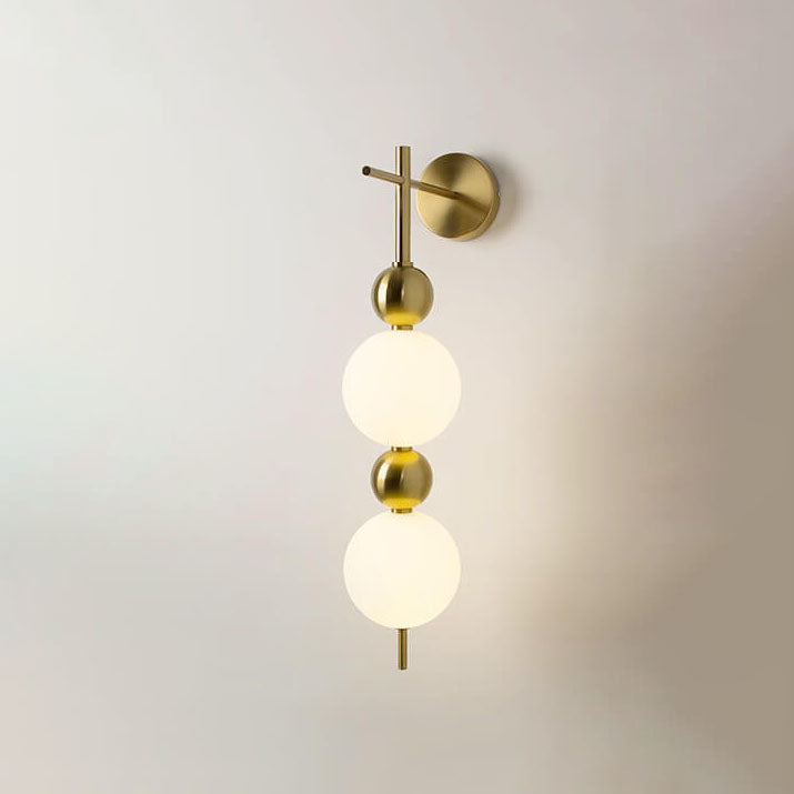 مصباح حائط LED بسلسلة من القرع بتصميم بسيط على الطراز الاسكندنافي