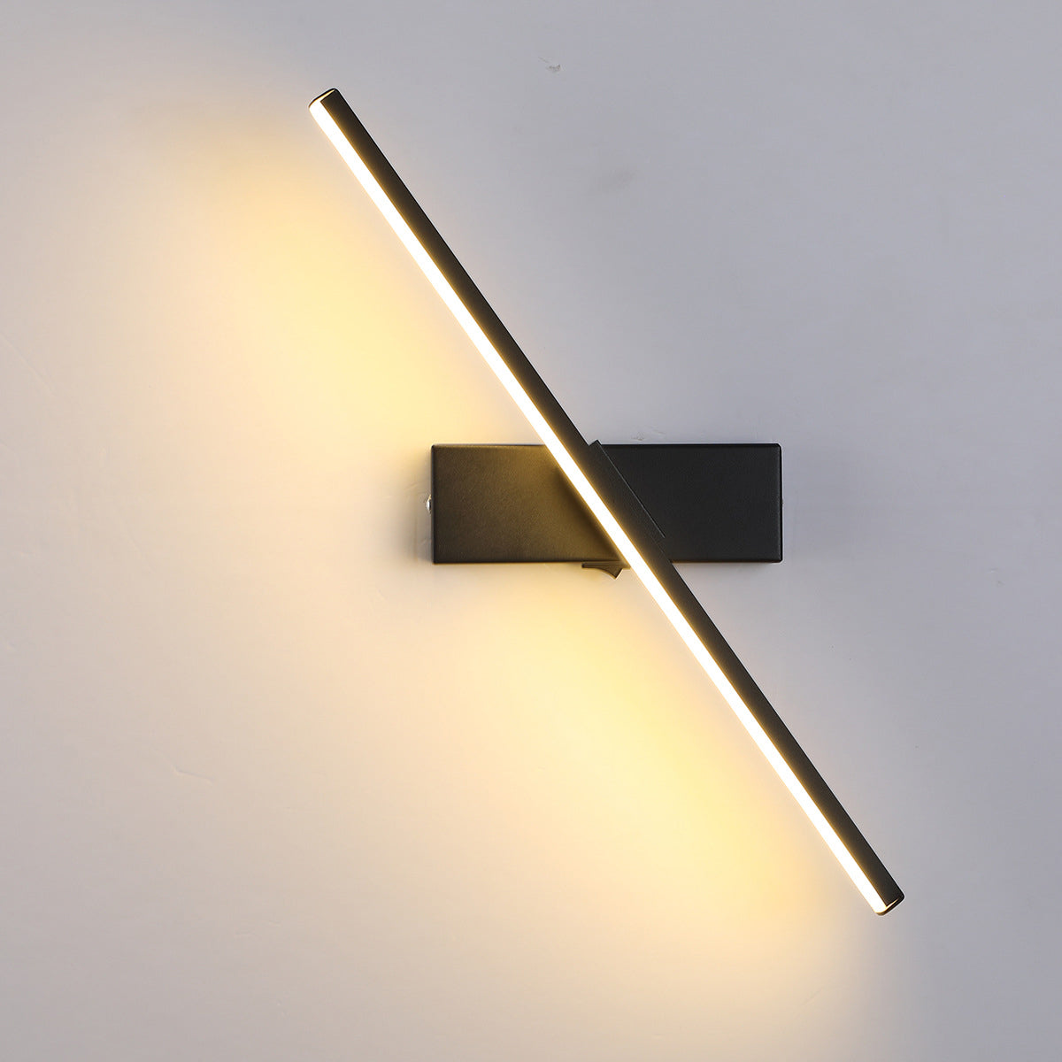 مصباح حائط LED مستطيل الشكل مصنوع من الألومنيوم والحديد والسيليكون بتصميم عصري بسيط لغرفة النوم