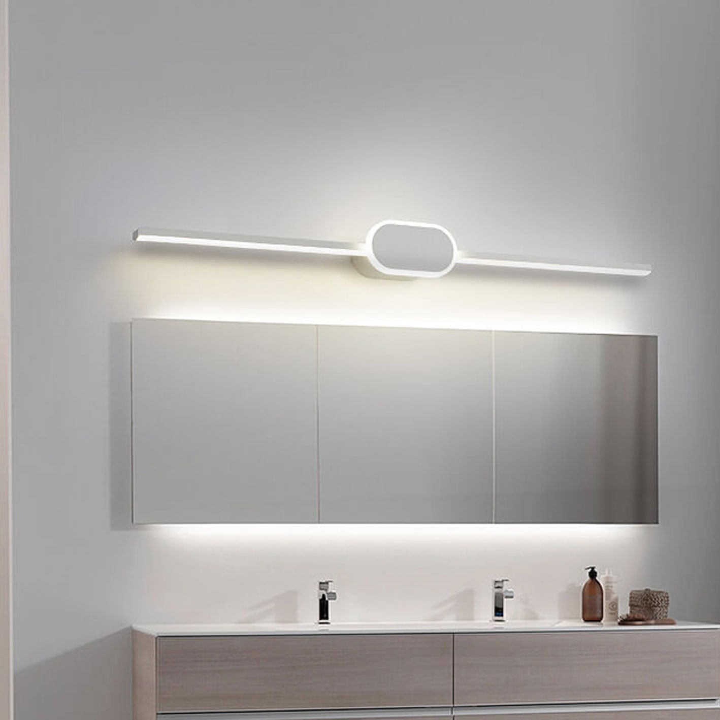 مصباح حائط LED بقاعدة بيضاوية طويلة بتصميم عصري بسيط