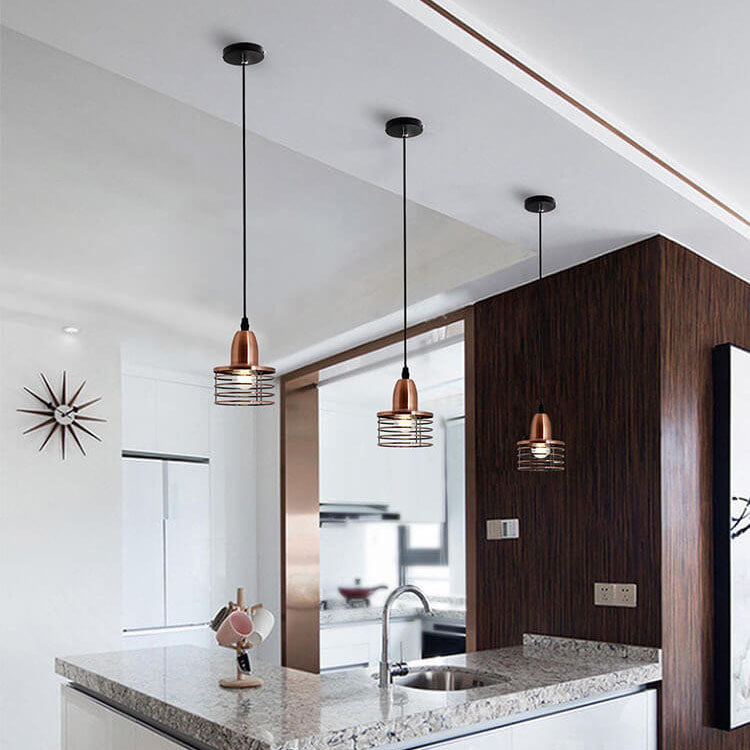 مصباح معلق صناعي عتيق من الحديد الربيعي مزود بمصباح واحد