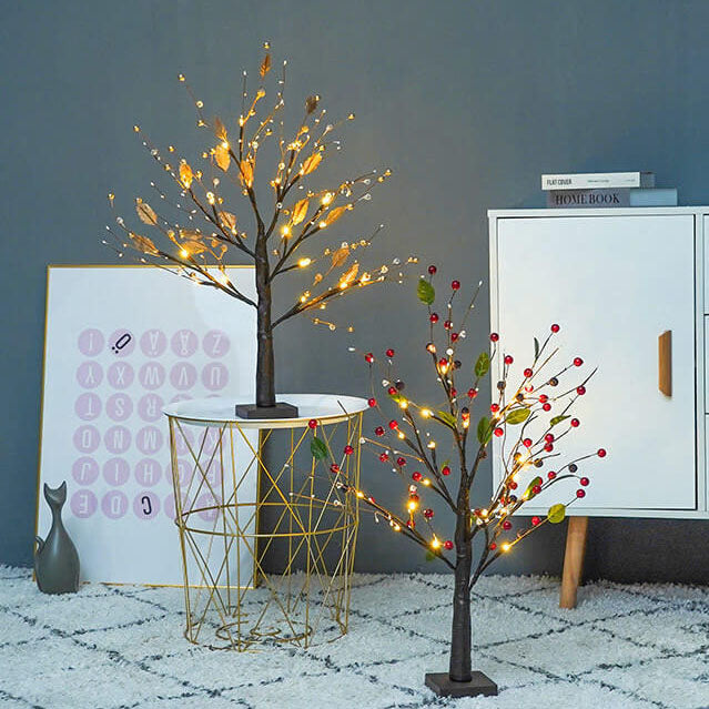 赤いフルーツの松の木のライト、小型LEDバッテリー装飾テーブルランプ