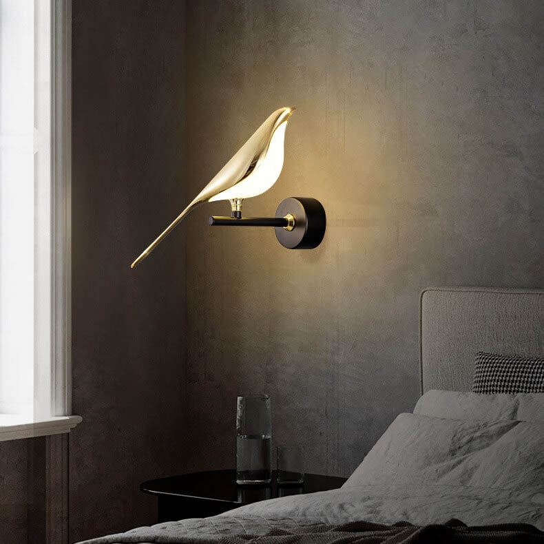مصباح حائطي دوار LED بتصميم طائر إبداعي حديث بنصف ضوء