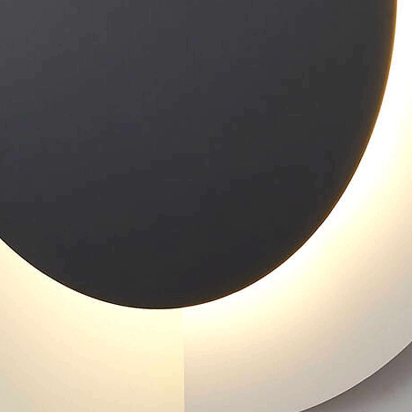 مصباح حائط LED مصنوع من الحديد المطاوع بلون واحد بتصميم ما بعد الحداثة النوردي