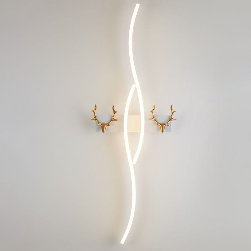 مصباح حائط LED من Nordic Light بتصميم شريطي فاخر منحني على شكل قرن الوعل