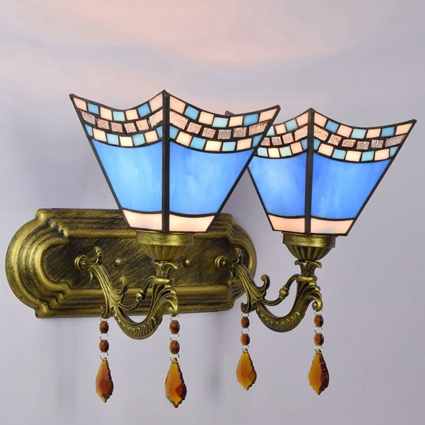 مصباح حائطي أوروبي إبداعي من الزجاج الكريستالي الأزرق تيفاني مزود بمصباحين