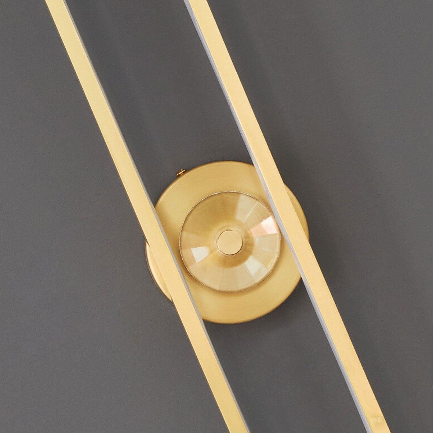 مصباح حائط LED فاخر من Nordic Light مزود بحلقة طويلة من النحاس بالكامل