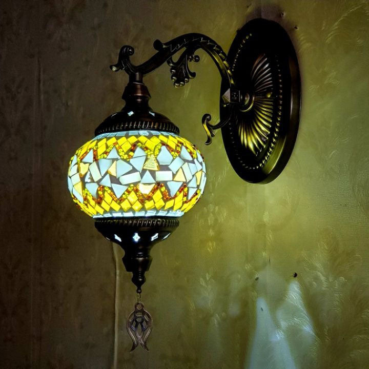 مصباح حائط أوروبي عتيق من الزجاج المتشقق ذو ضوء واحد