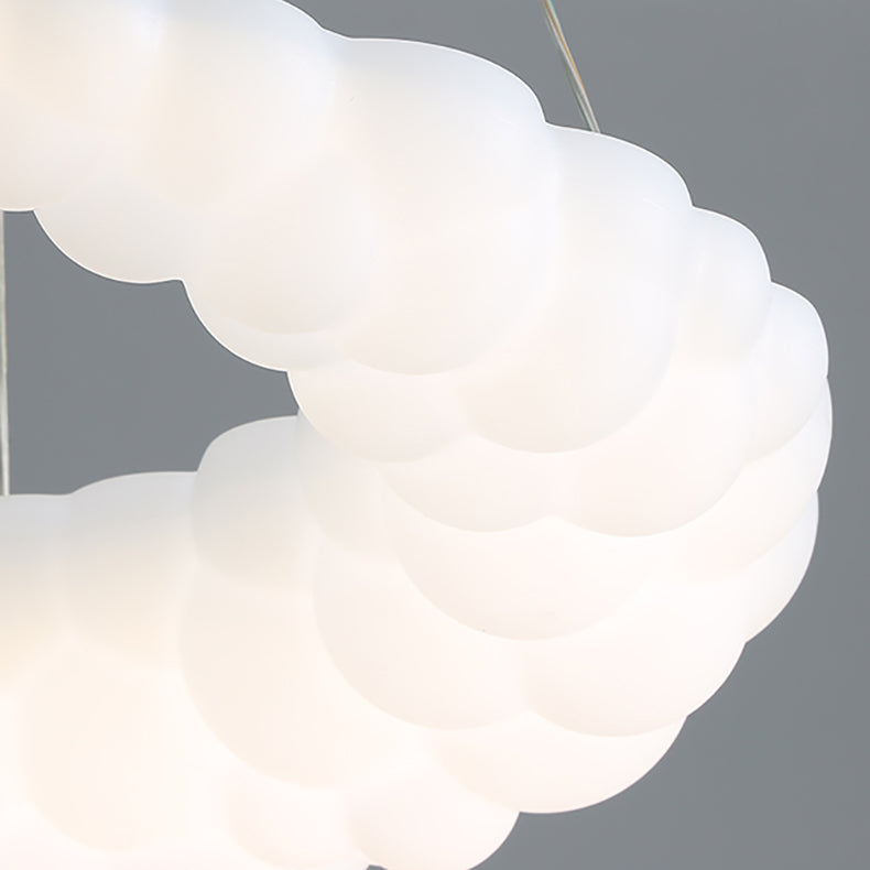 ثريا LED هلالية الشكل مصنوعة من الحديد البولي إيثيلين بتصميم عصري بسيط لغرفة النوم