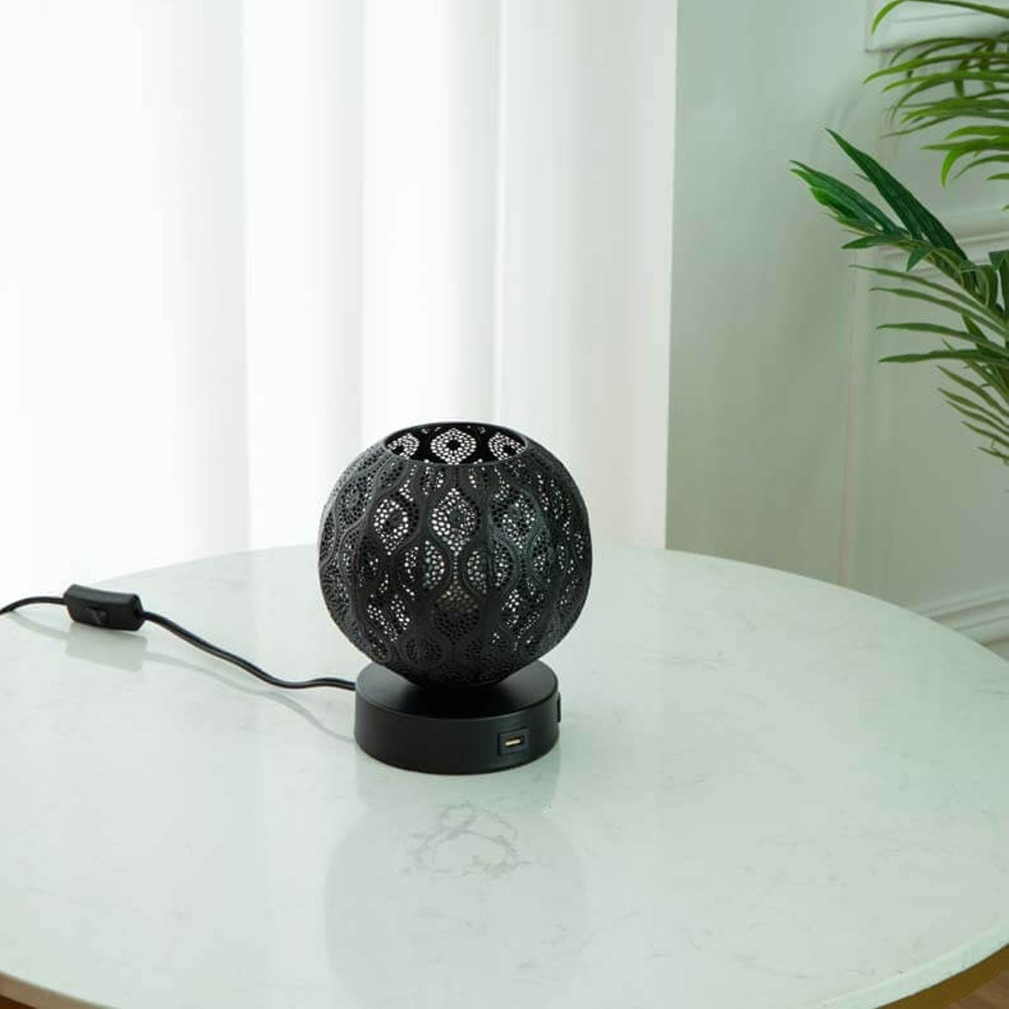 Creative Spherical Metal Projection 1-Light Decorative Table Lamp