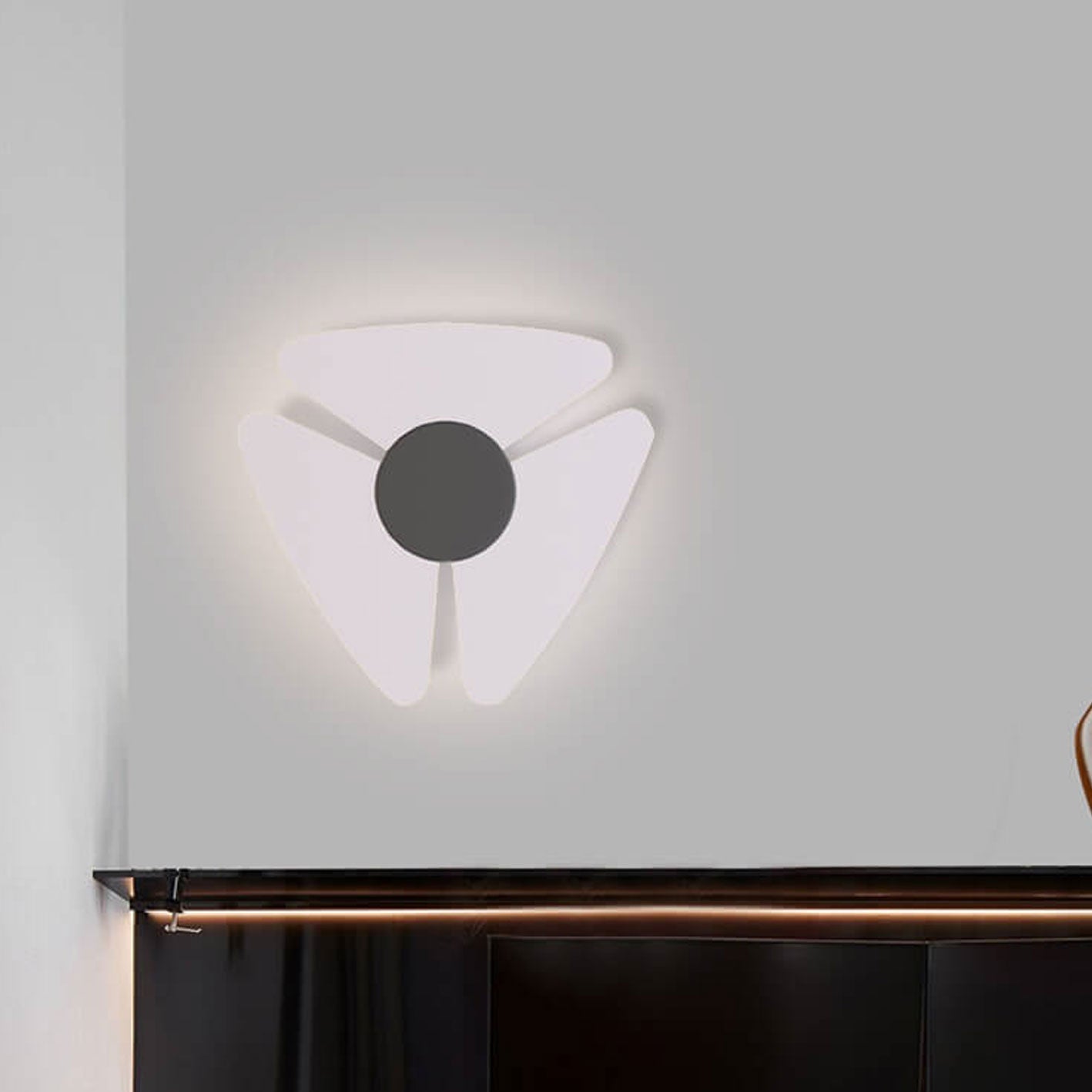 北欧風クリエイティブな三角形の扇形デザイン LED ウォール スコンス ランプ