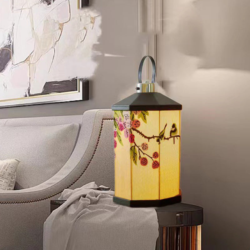 Traditional Vintage Embroidery Pattern Iron Fabric LED Table Lamp For Living Room