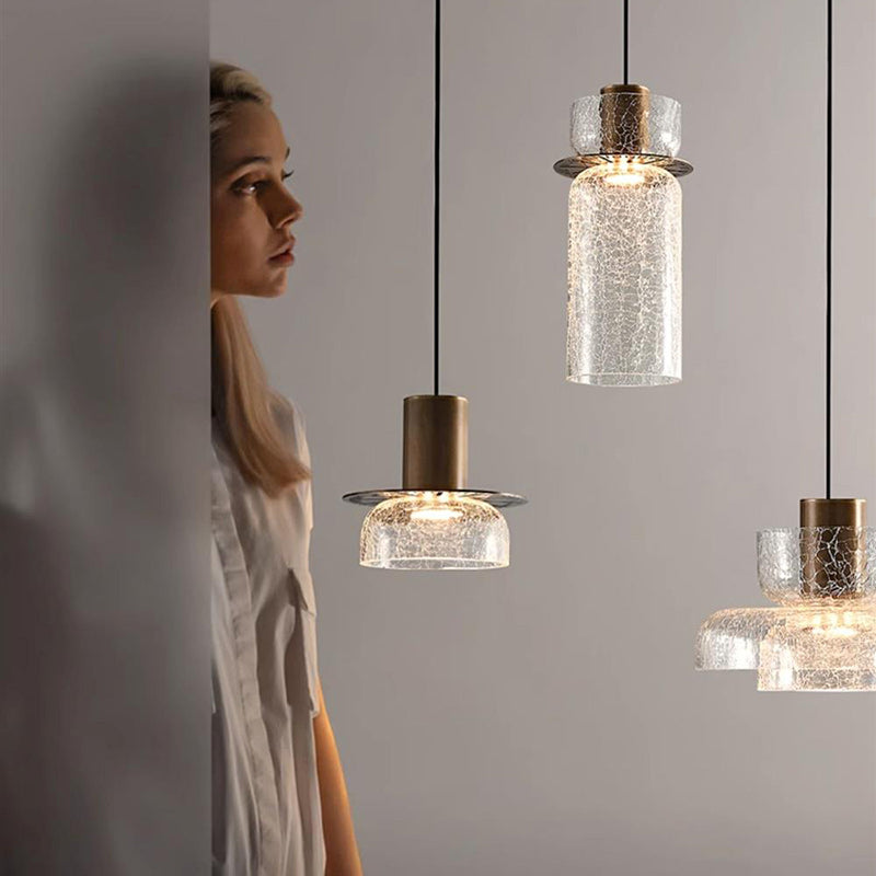 ダイニングルームに最適な、現代的なレトロなガラスと鉄製のLEDペンダントライト