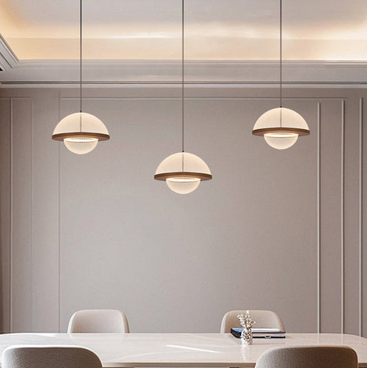 ダイニングルームに最適な、現代的なスカンジナビア風の半円型スプライスカーボンスチールアクリルLEDペンダントライト