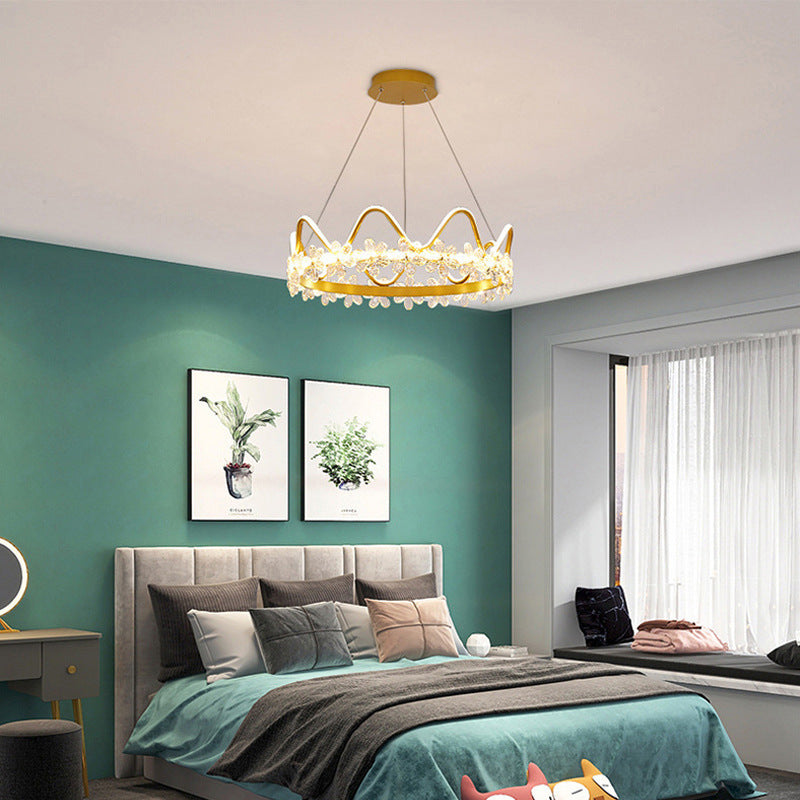 ثريات LED من الألومنيوم الكريستالي بتصميم تاج دائري معاصر لغرفة الطعام