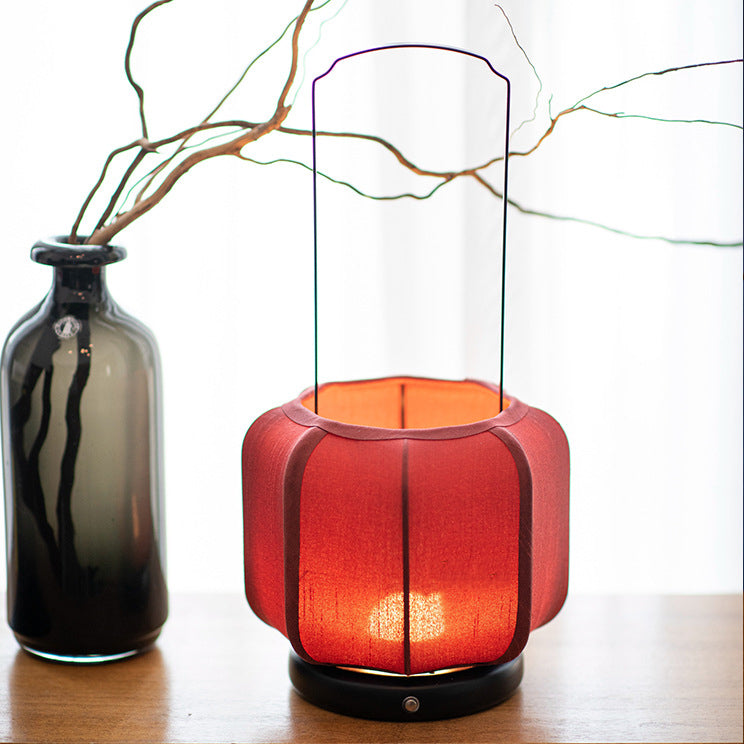 Traditional Chinese Iron Silk Fabric Lantern Shape LED Table Lamp For Bedroom