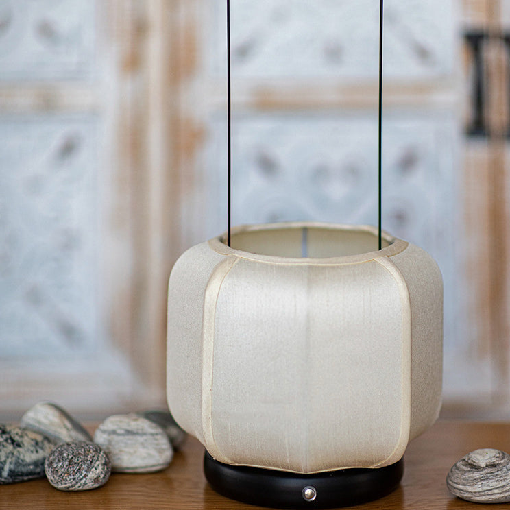 Traditional Chinese Iron Silk Fabric Lantern Shape LED Table Lamp For Bedroom