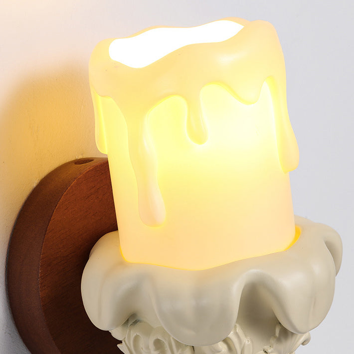 شمعدان جداري فرنسي تقليدي مصنوع من خشب الراتينج والزجاج، مزود بإضاءة واحدة، مناسب لغرفة النوم وغرفة المعيشة